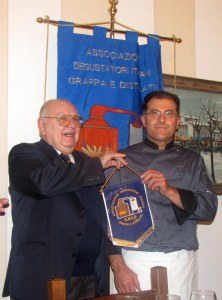 CONSEHNA DEL LABARO AL LOCALE